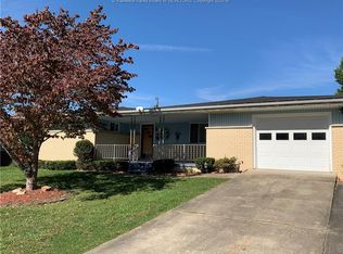 703 McIntosh Ave, Ravenswood, WV 26164