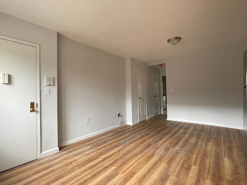 1st image of 326 W Park Ave APT 4A