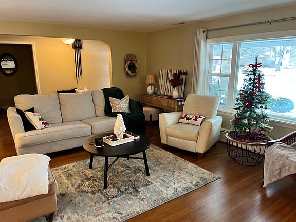 Spacious living room
