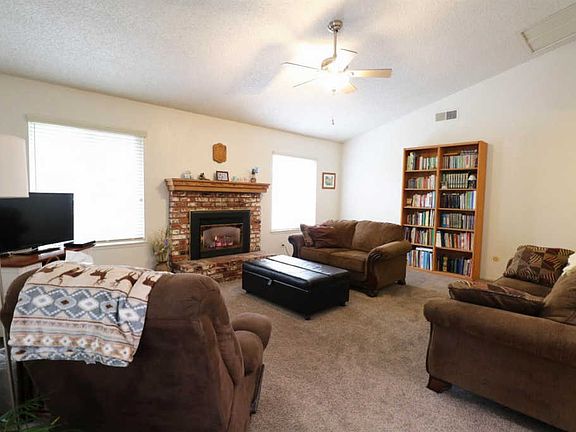 5th image of 1935 E Woodsville Ct