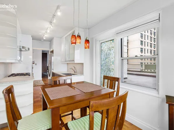 301 East 75th Street image 9 of 30