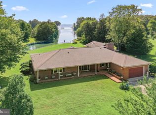 77 Kent Cove Rd, Kilmarnock, VA 22482