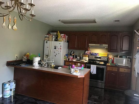5th image of 1540 E 13th St