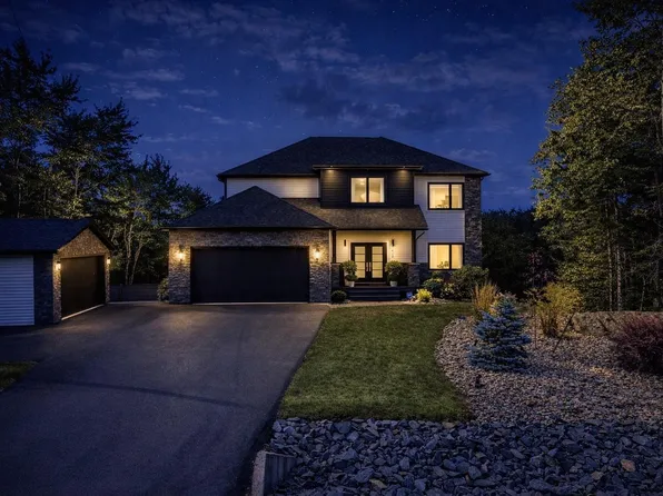 1424 McCabe Lake Dr, Halifax, NS B4E 0P6