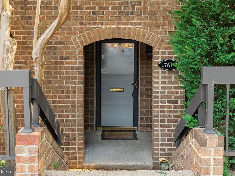 1st image of 1761 S Hayes St #1
