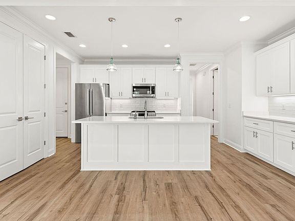 5th image of 189 Windrow Way