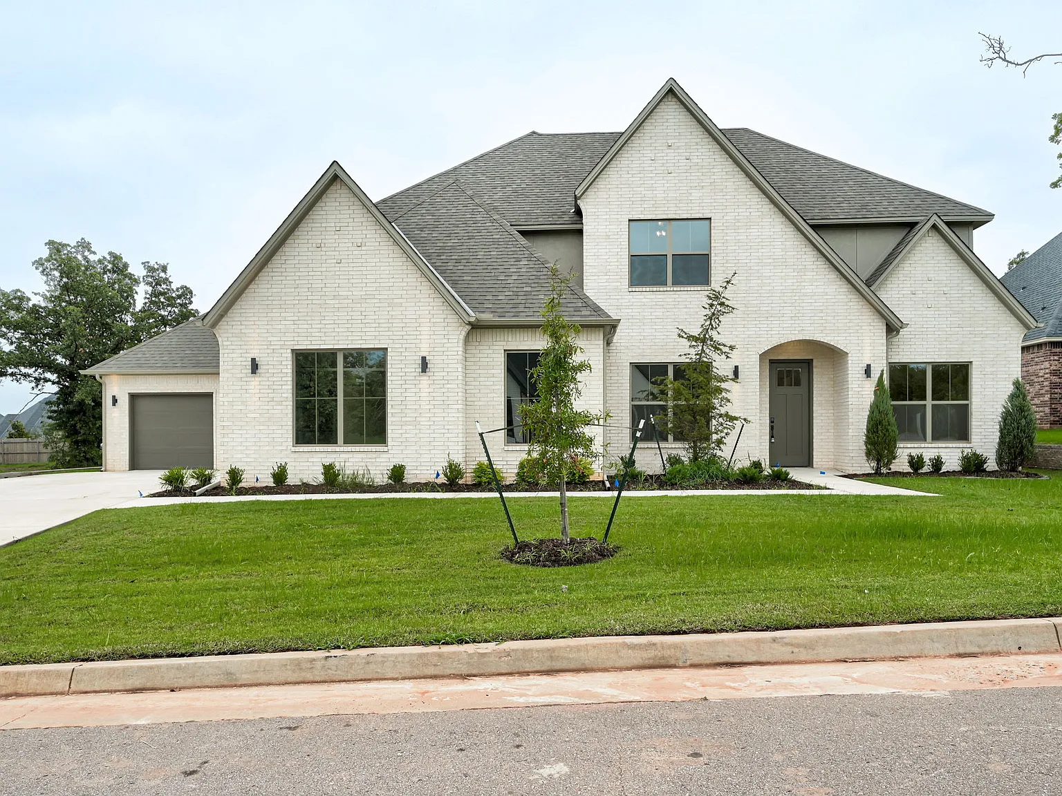 4 bed, 3020 sqft, $3,400 — Photo 2