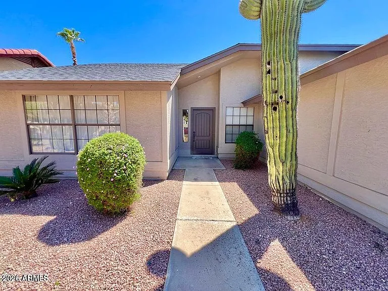 10889 E Kalil Dr — Photo 2