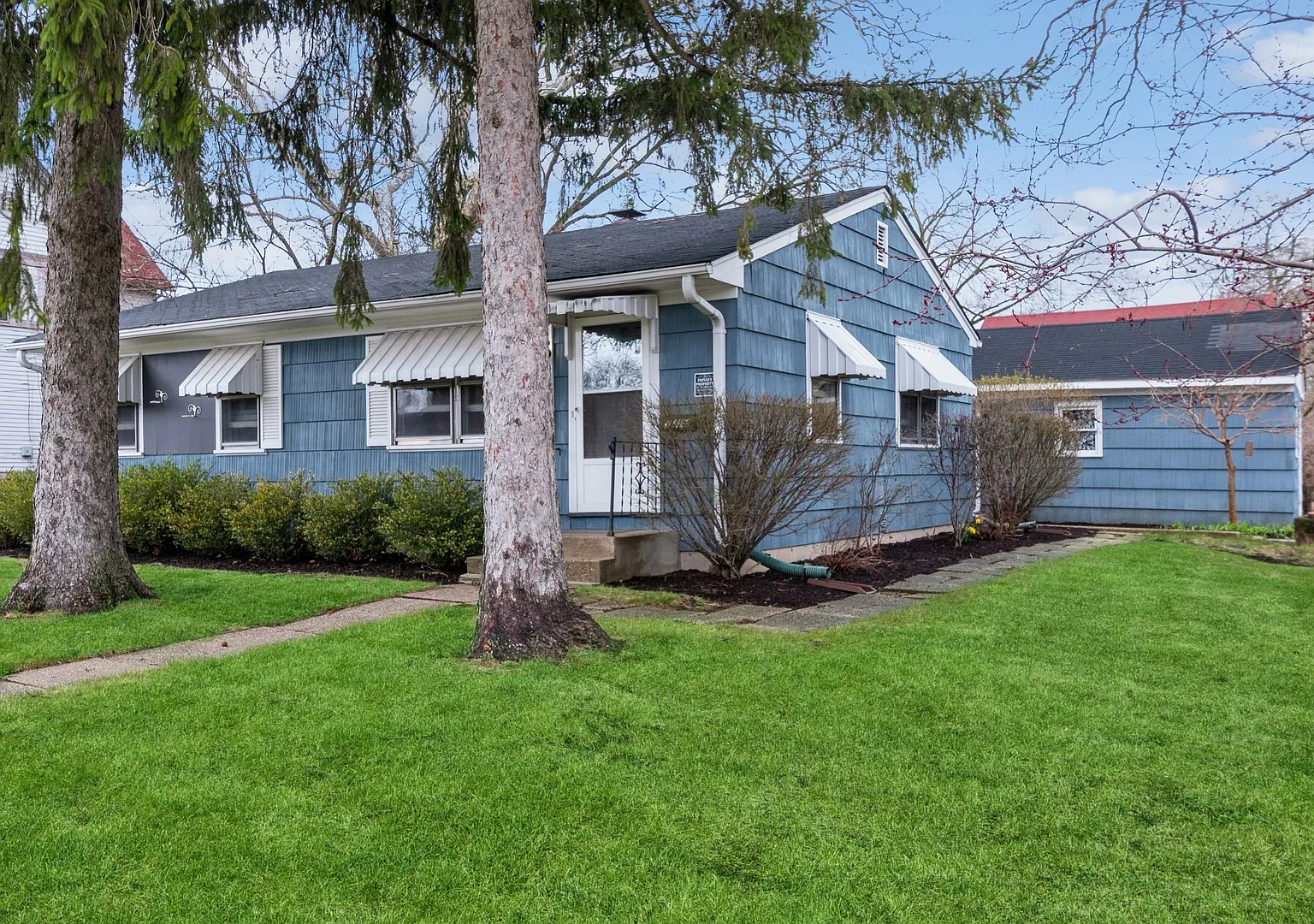 3 bed, 936 sqft, $2,600 — Photo 2