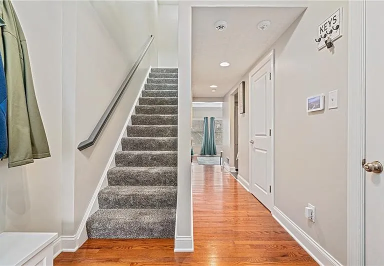 143 Aberdeen Ct — Photo 2
