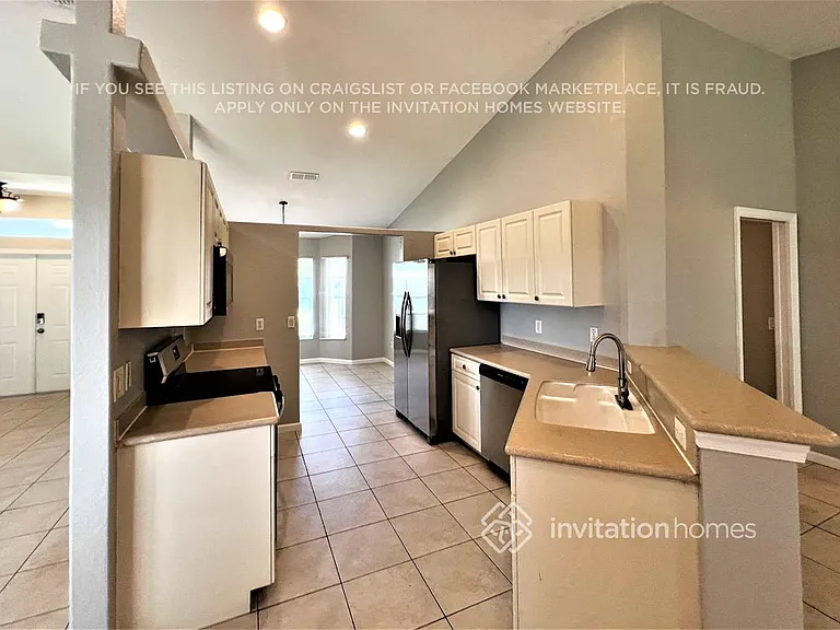 668 SE Damask Ave — Photo 10