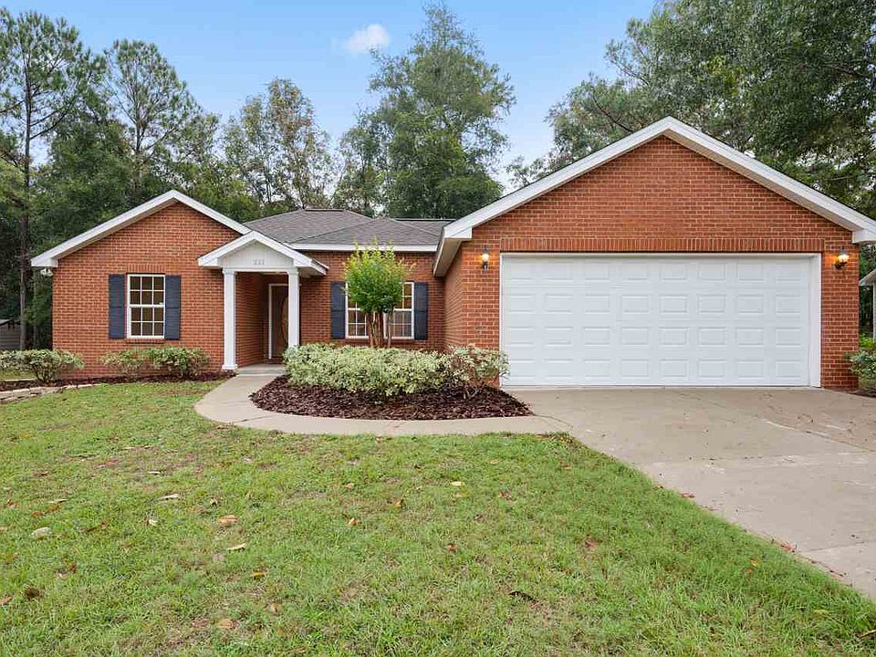 1st image of 221 Sand Pine Dr