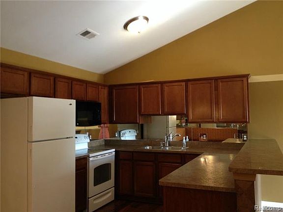 3rd image of 49117 W Woods Dr
