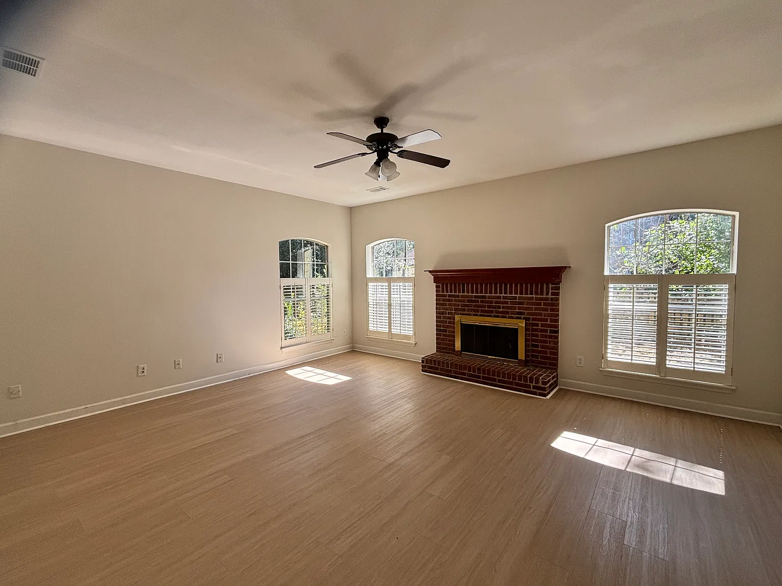 4 bed, 2940 sqft, $3,000 — Photo 4