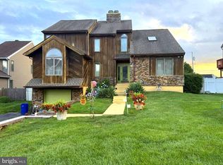 8908 Springview Rd, Philadelphia, PA 19115