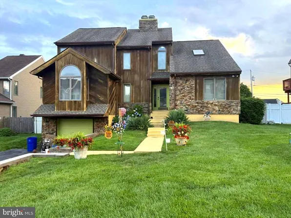 8908 Springview Rd, Philadelphia, PA 19115