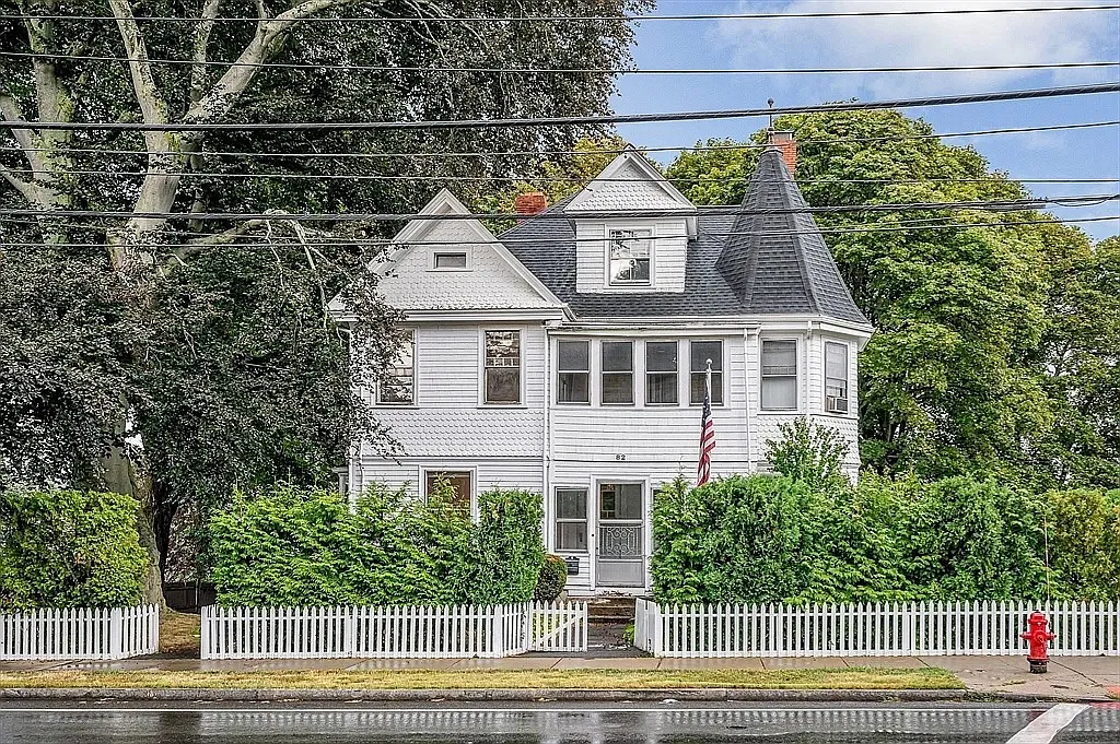 82 Lincoln Ave — Photo 1