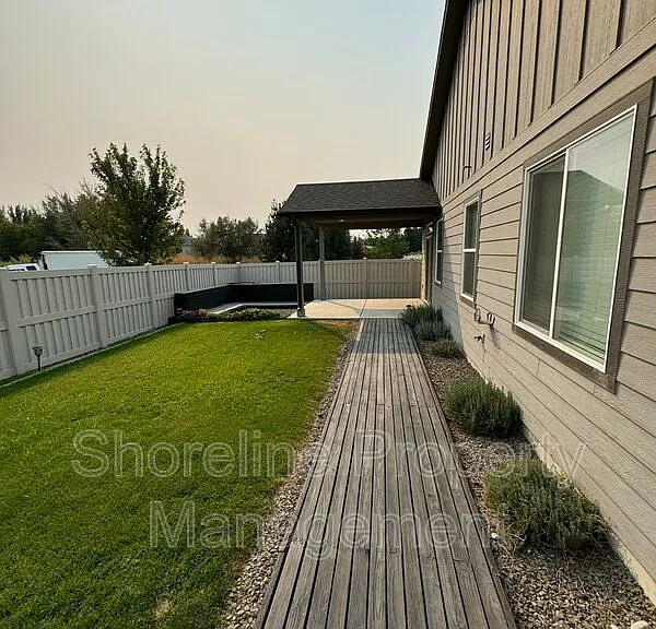 511 Diamond Lake St — Photo 22