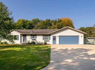 2835 Ivy St S, Cambridge, MN 55008