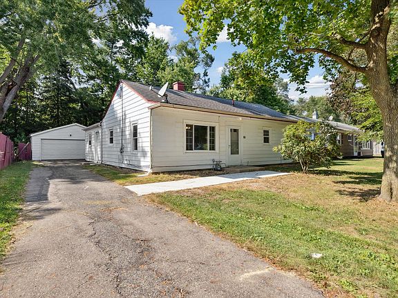 2nd image of 155 Carleton Dr S