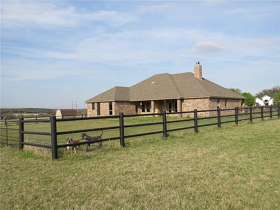 3rd image of 105 Live Oak Dr