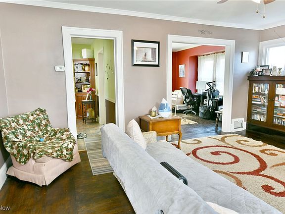 4th image of 295 E 2nd St