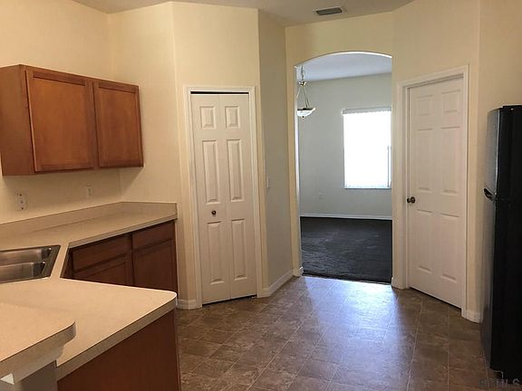4th image of 10 Burnside Dr