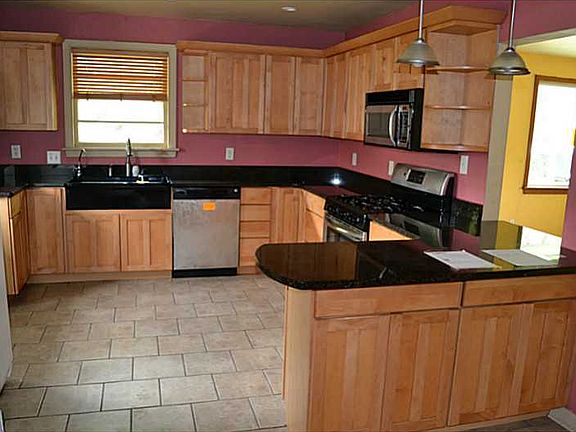 3rd image of 1716 McDaniel St