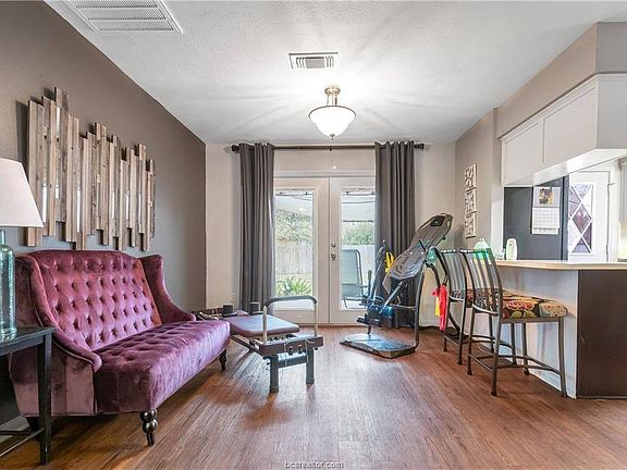 4th image of 1722 Laura Ln