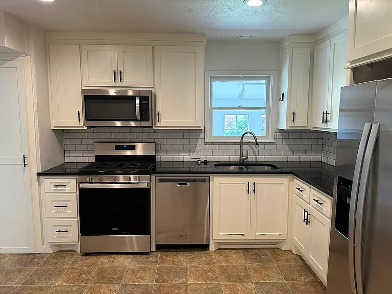 1201 W Lovers Ln — Photo 35