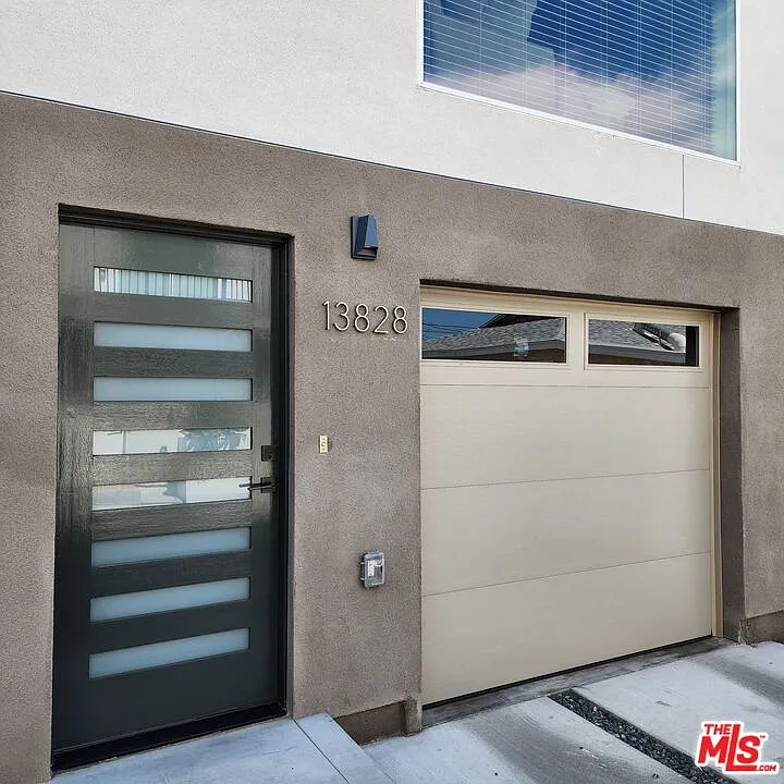 3 bed, 3.0 bath, 1500 sqft, $4,330 — Photo 3