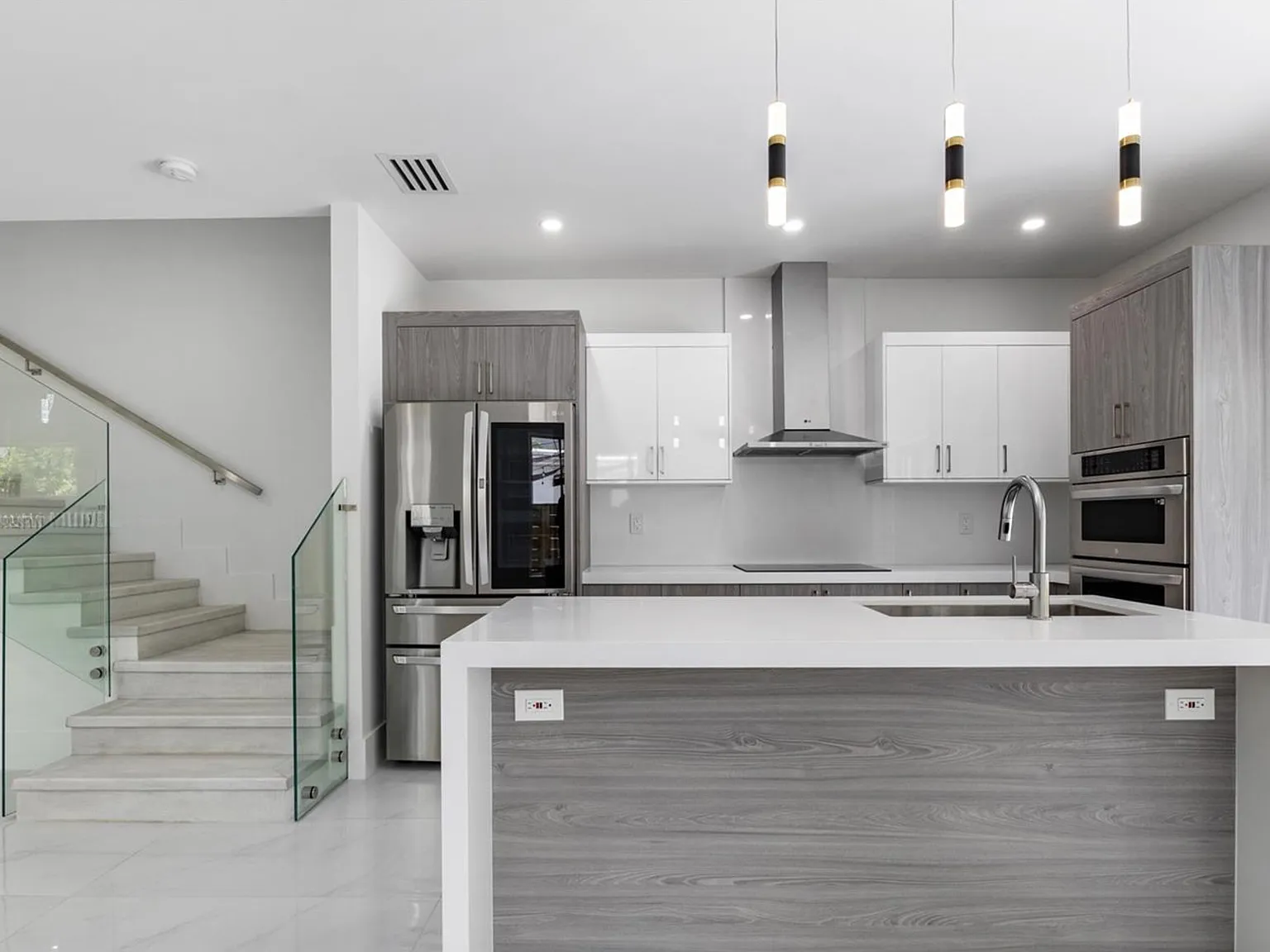3142 Carter St — Photo 4