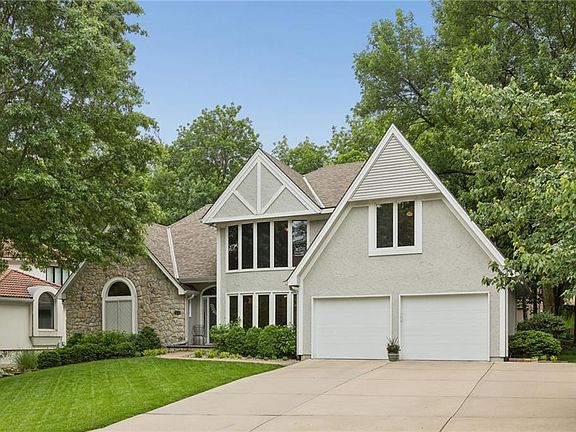 2nd image of 142 The Woodlands