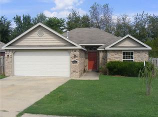 2512 Linden Cir, Springdale, AR 72764