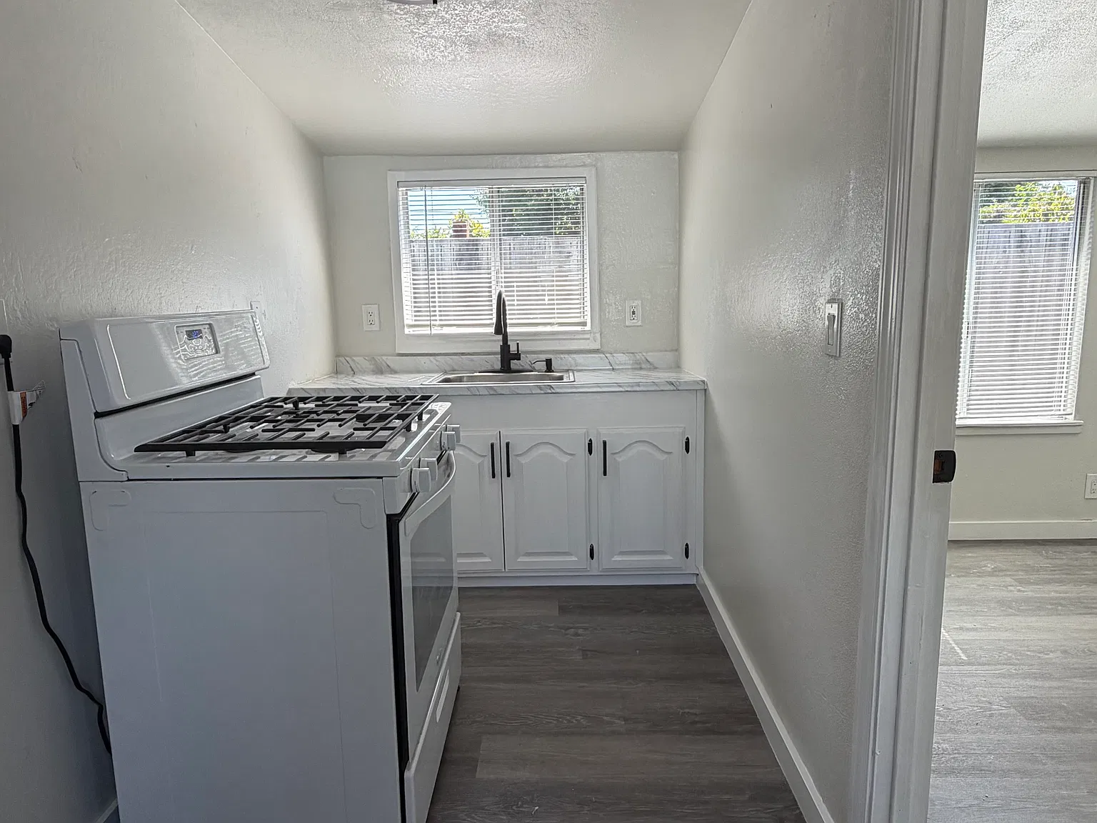 1 bed, 450 sqft, $1,600 — Photo 4