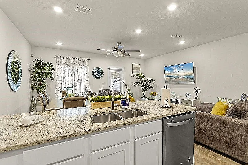 3 bed, 2.5 bath, 1537 sqft, $2,050 — Photo 3