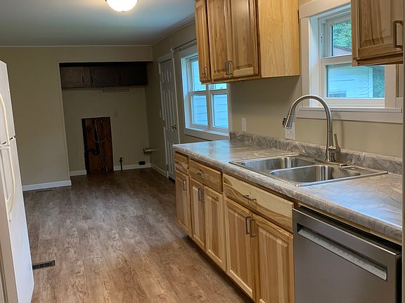 2nd image of 510 Oak Ave