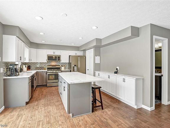 4th image of 428 Park Pl