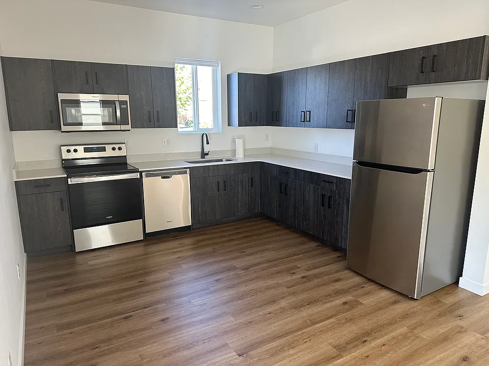 112 5th St #202