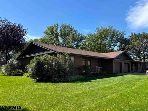 402 Lincoln Ct, Scottsbluff, NE 69361