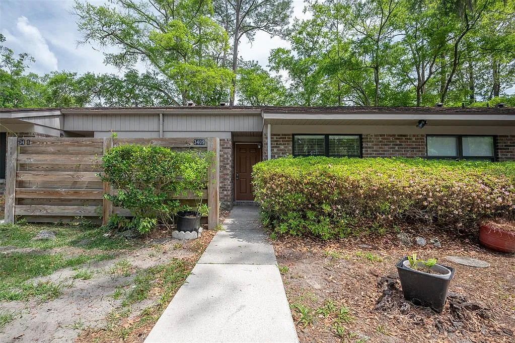 2 bed, 2.0 bath, 929 sqft, $1,500 — Photo 1