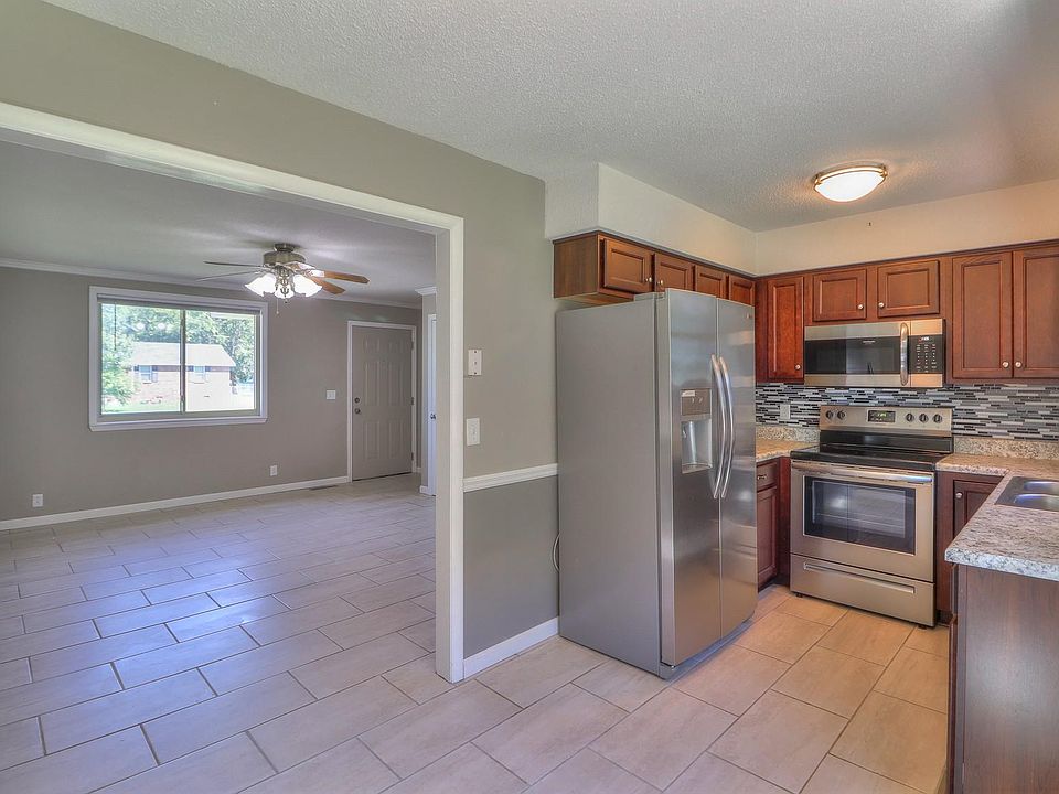 1st image of 1004 Ashwood Dr