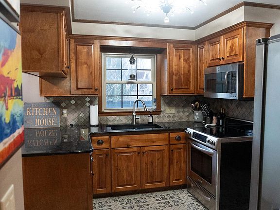 3rd image of 2400 West Cherokee DRIVE