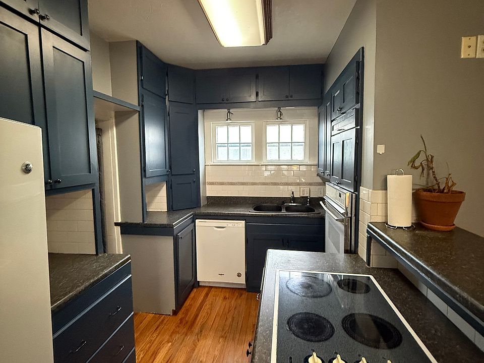 1st image of 3228 Vine St