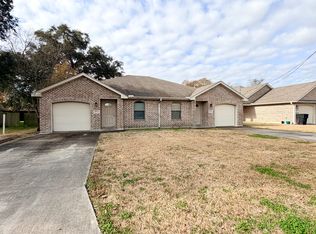 315 N 2nd 1/2 St #B, Nederland, TX 77627