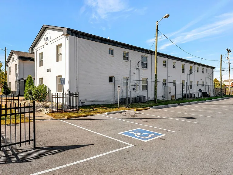 2714 Jefferson St — Photo 45