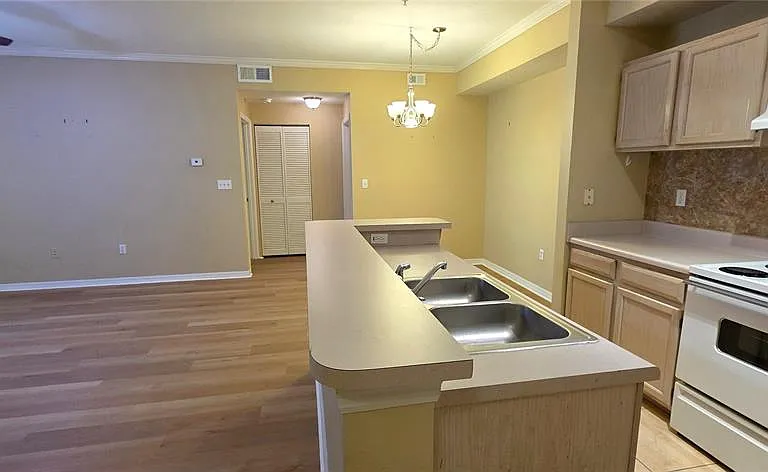 5618 Pinnacle Heights Cir #211 — Photo 15