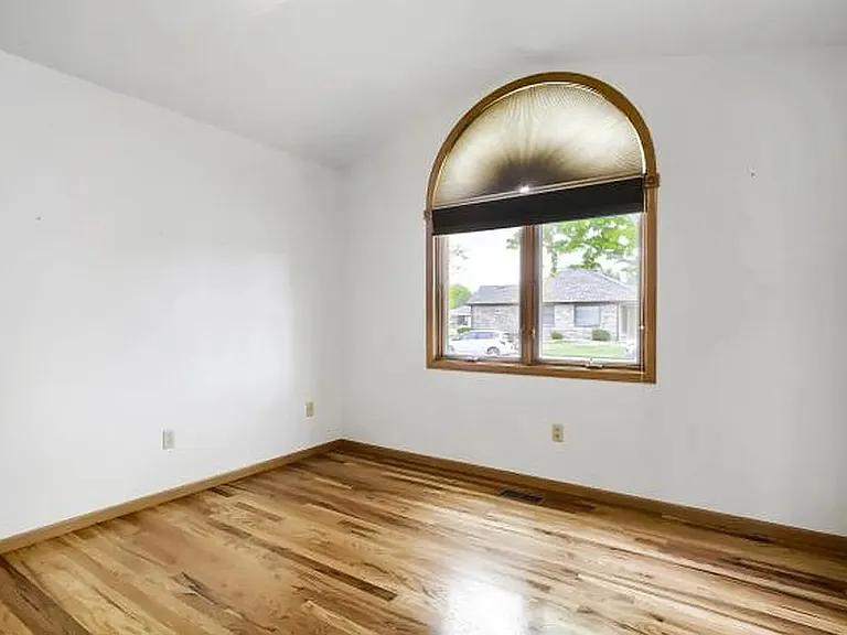 557 Trailwood Cir — Photo 14
