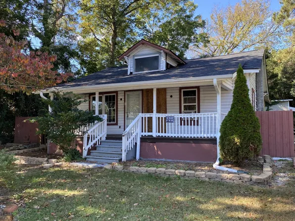 109 N Dunn St, Angier, NC 27501