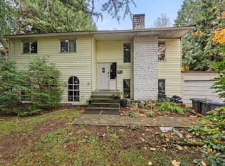 7048 140a St, Surrey, BC